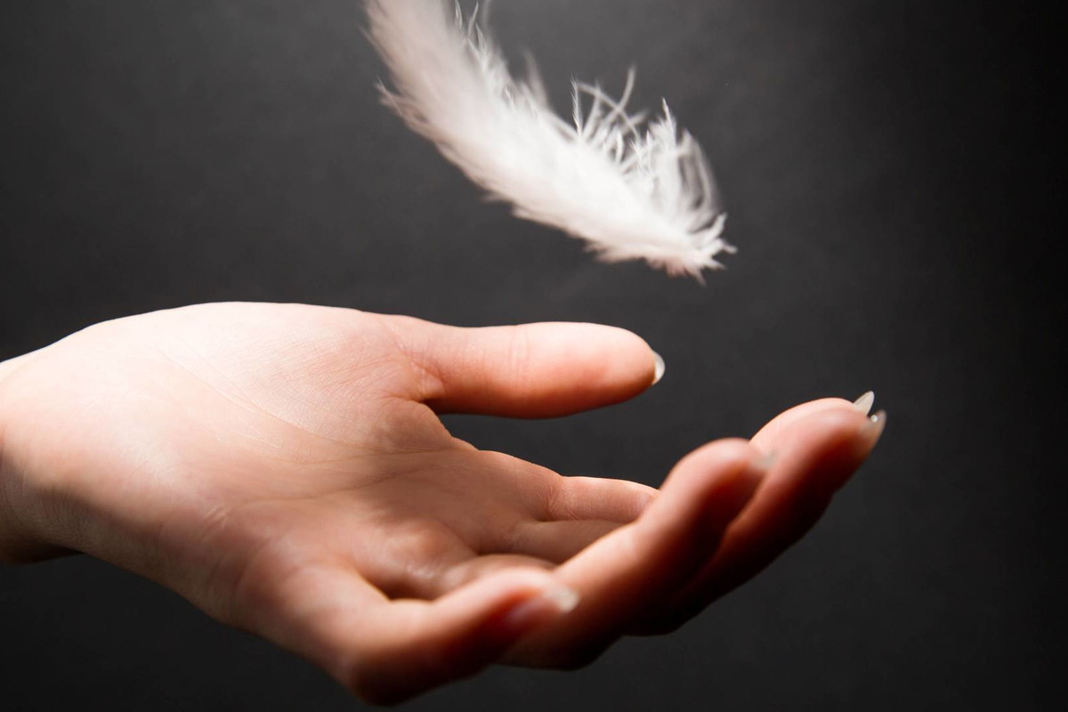 Wskazano 3 znaki zodiaku, które w 2024 dotknie ręka anioła