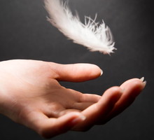 Wskazano 3 znaki zodiaku, które w 2024 dotknie ręka anioła