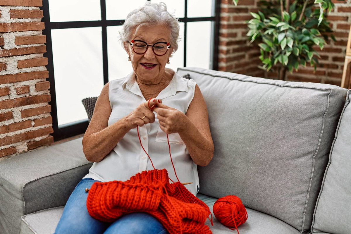 Babciny sposób na pecha w miłość z użyciem czerwonej włóczki