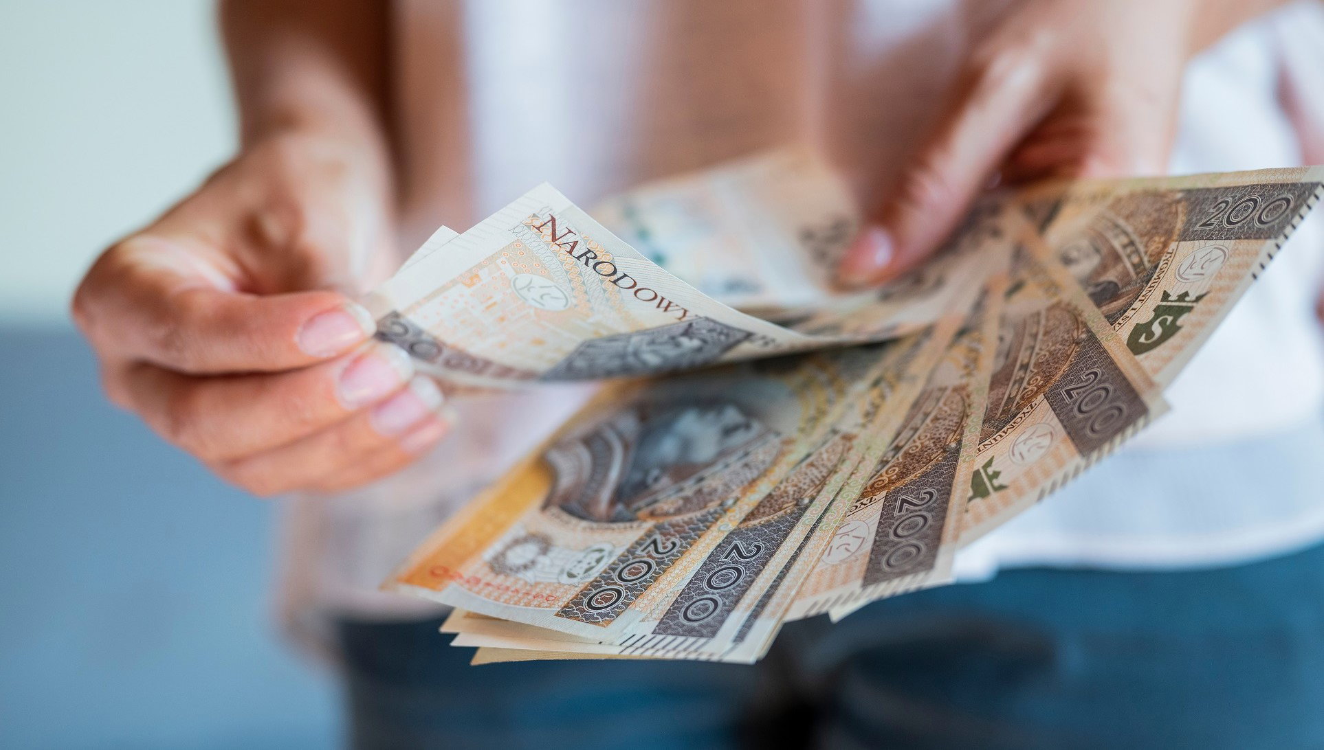 Listopadowy rytuał na deszcz pieniędzy