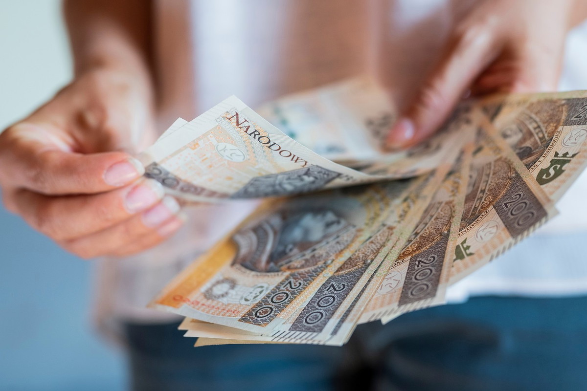 Listopadowy rytuał na deszcz pieniędzy