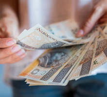 Listopadowy rytuał na deszcz pieniędzy
