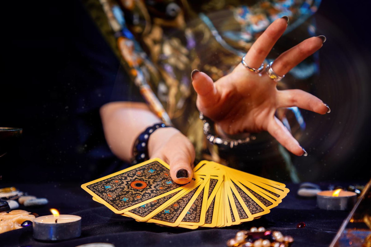 Tarot na grudzien 2023
