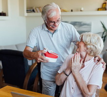 Mężczyźni spod tych 3 znaków obsypią swoje ukochane prezentami