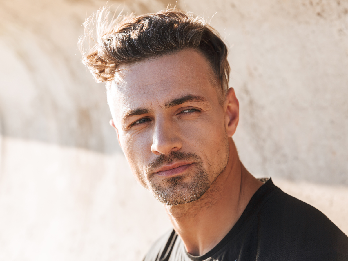 pewny siebie mężczyzna