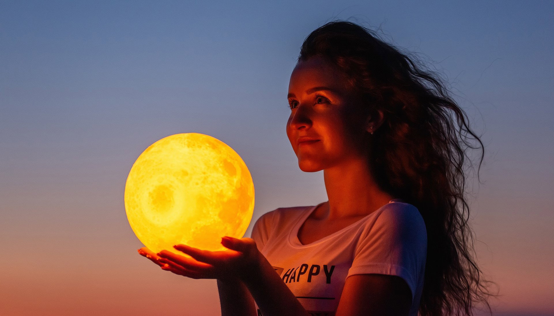 W czasie pełni Księżyca w Byku noś to blisko serca. Przyciągniesz miłość i poprawisz finanse