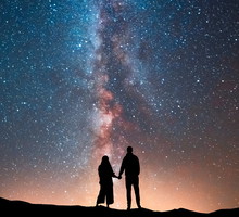 Ten układ planet przynosi magiczną moc miłości. Aż 4 znaki zodiaku zakochają się bez pamięci