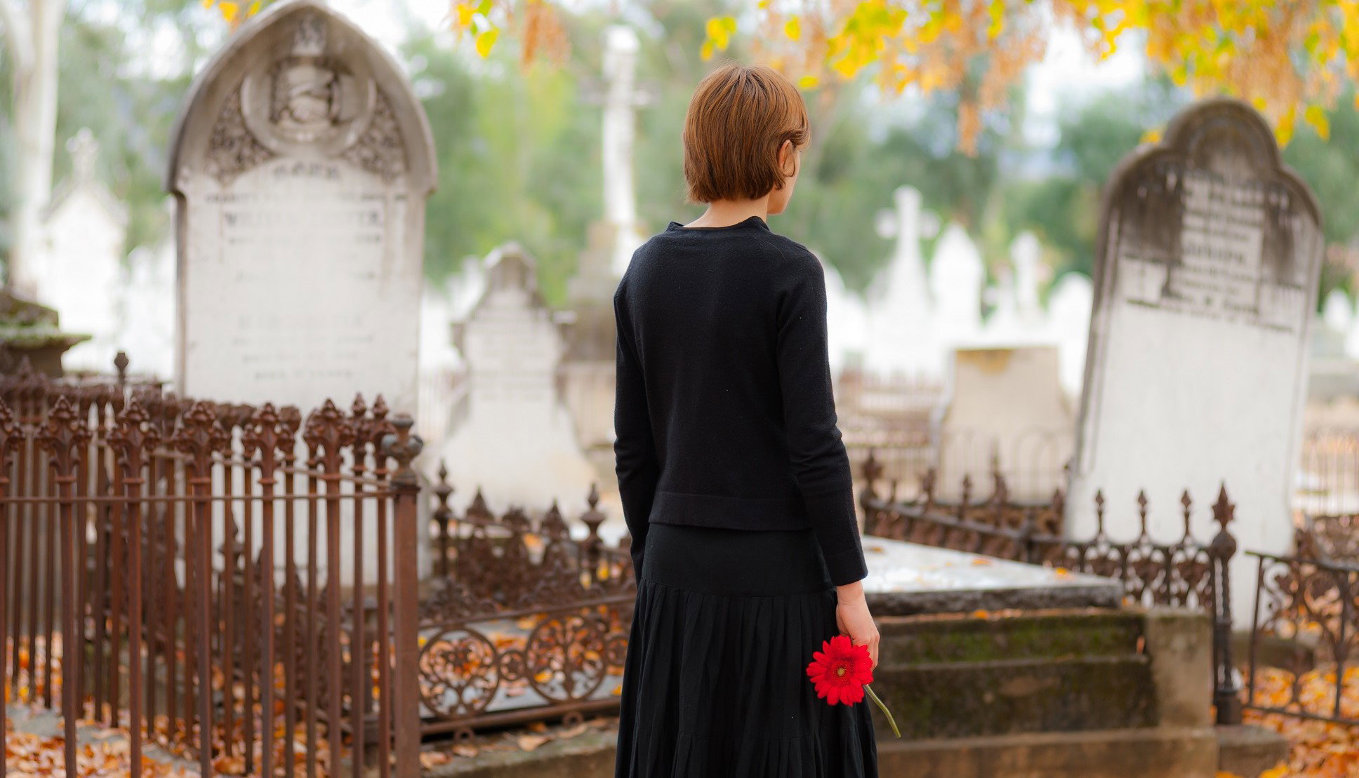 Nie rób tego, gdy wychodzisz z cmentarza. Inaczej czeka cię nieszczęście