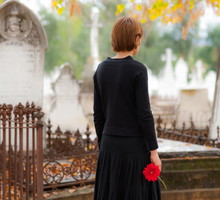 Nie rób tego, gdy wychodzisz z cmentarza. Inaczej czeka cię nieszczęście