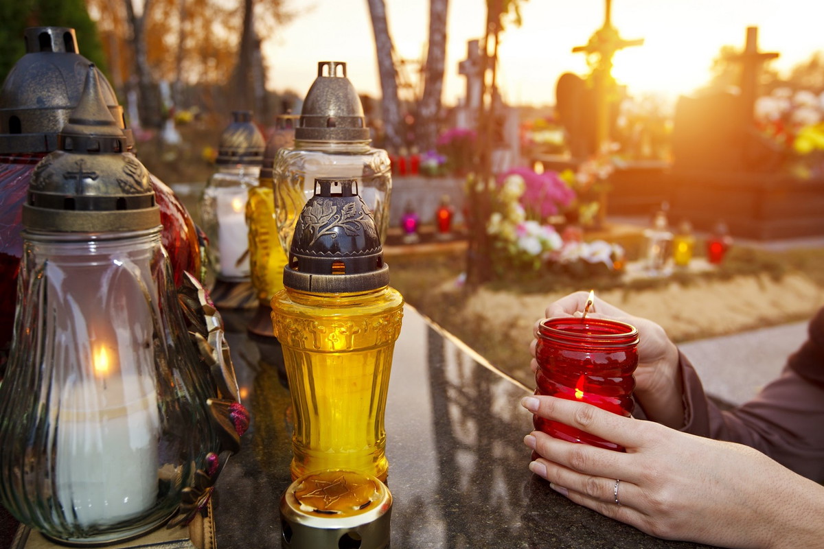 Koniecznie zrób to w Zaduszki, a przyciągniesz dobrą passę. Działa tylko 2 listopada