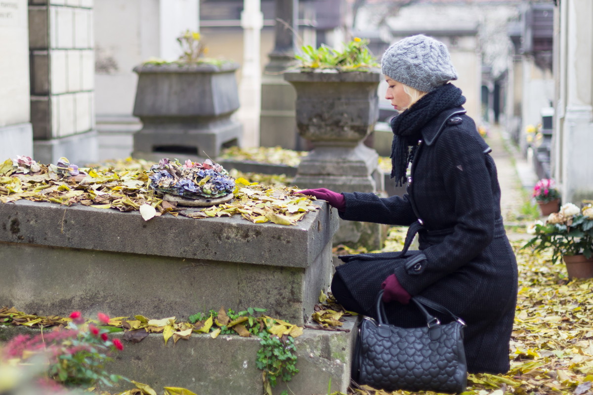 Jak skontaktować się ze zmarłym we Wszystkich Świętych