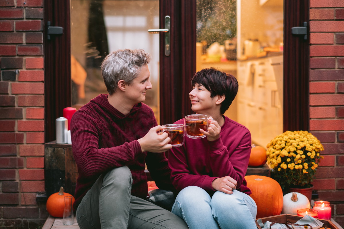 Prosty rytuał miłosny na październik. Zajmie ci 5 minut, a zdobędziesz każdego