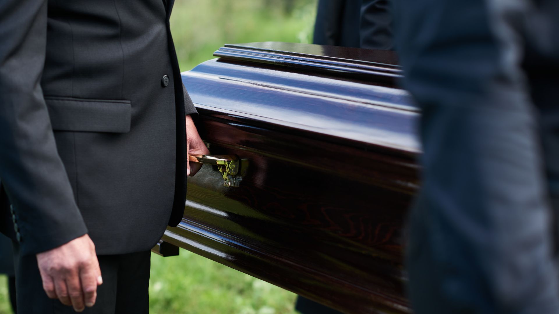 przesądy związane z ubraniem zmarłego