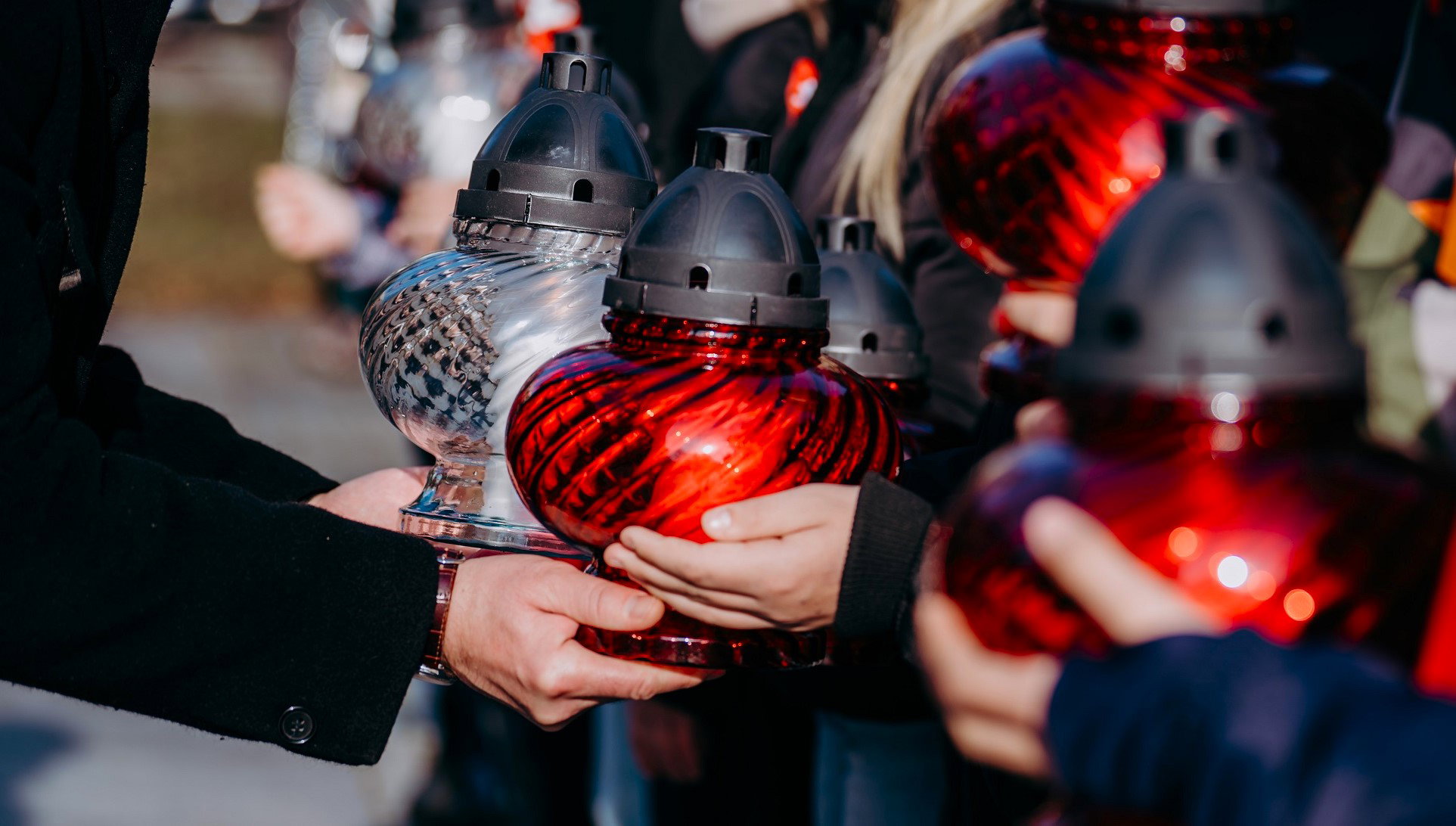 Nigdy nie zapalaj zniczy w tym miejscu. Ściągniesz pecha na siebie i bliskich