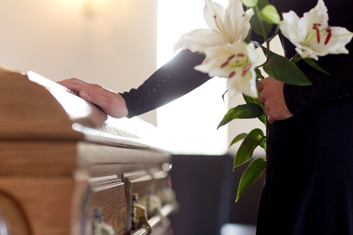 jak przeprosić zmarłego