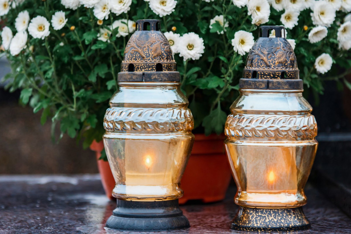 co daje zmarłemu znicz