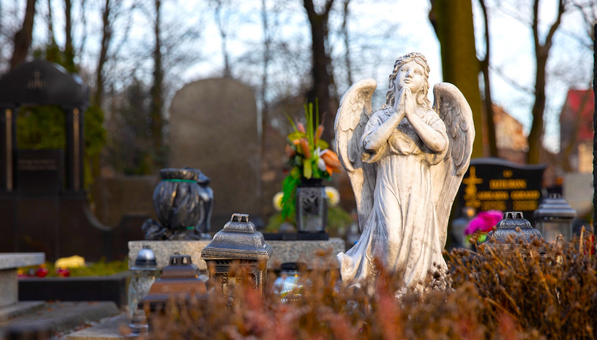 Ten symbol na cmentarzu to znak od Anioła Stróża