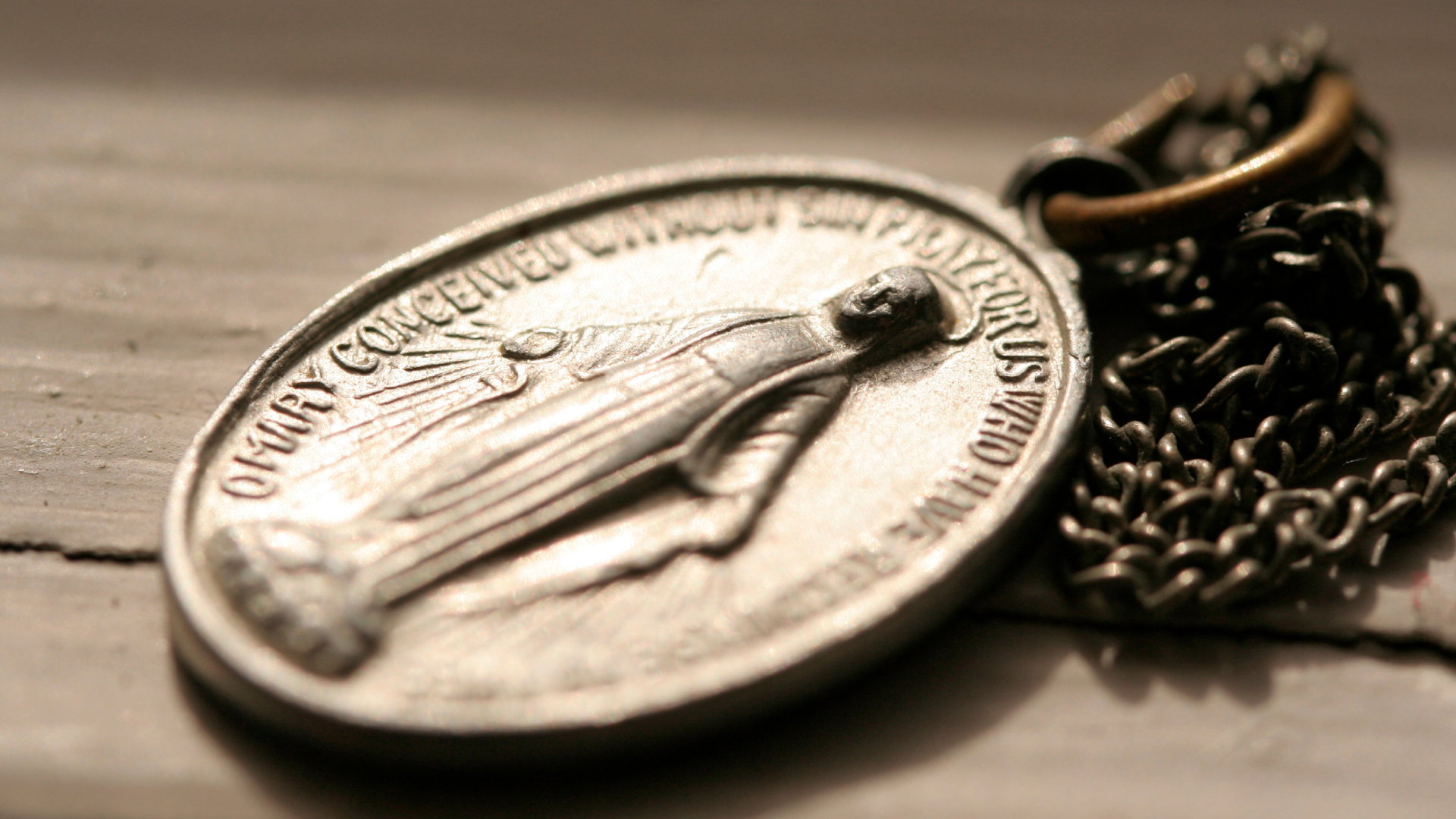 Co zrobić, gdy zgubię święty medalik? 1 rzecz ochroni cię przed nieszczęściem