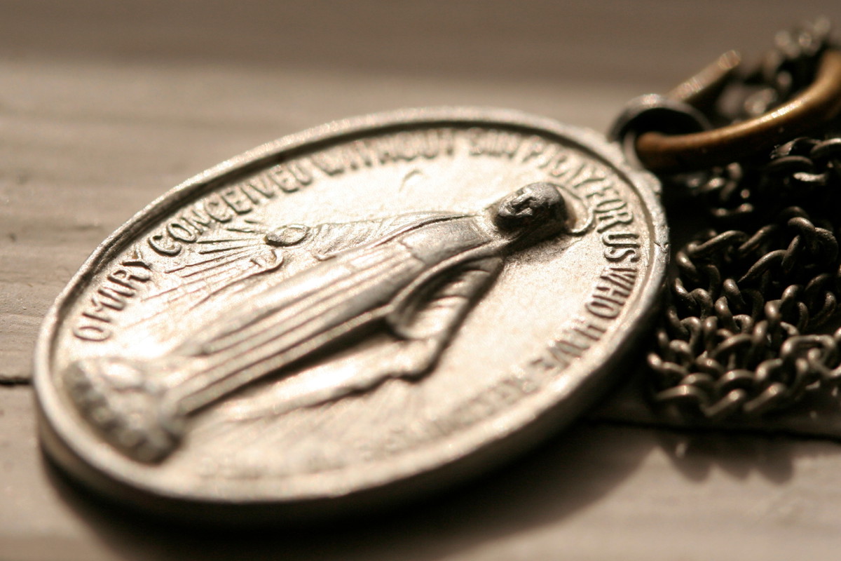 Co zrobić, gdy zgubię święty medalik? 1 rzecz ochroni cię przed nieszczęściem