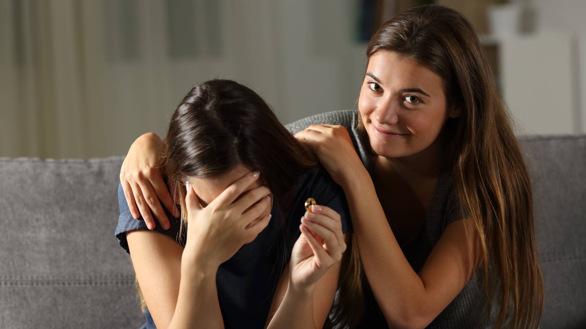 Te 2 znaki zodiaku to rasowi hipokryci. Czepiają się innych, a sami nie są święci GettyImages AntonioGuillem