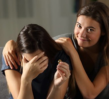 Te 2 znaki zodiaku to rasowi hipokryci. Czepiają się innych, a sami nie są święci GettyImages AntonioGuillem