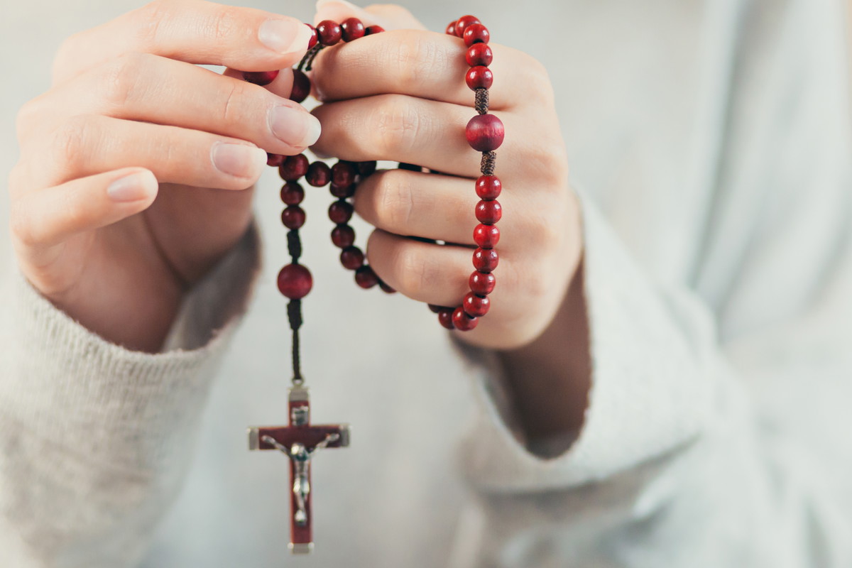 Nigdy nie trzymaj różańca w tym miejscu. Inaczej ściągniesz na swój dom nieszczęście