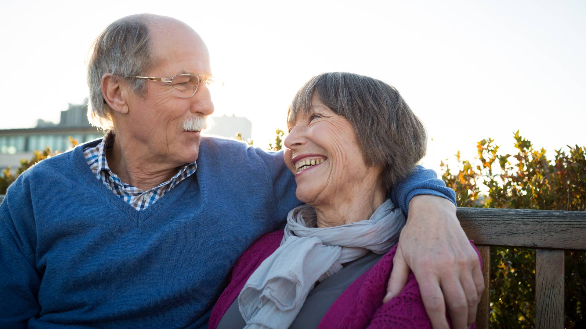 Wskazano imiona 5 mężczyzn, którzy codziennie sprawiają radość bliskim. Taki partner to skarb GettyImages Hinterhaus Productions