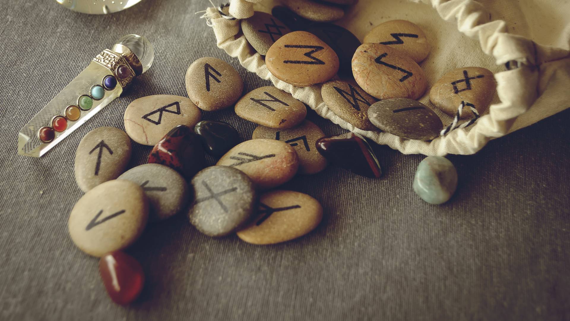 Tygodniowy horoskop runiczny  GettyImages BorisVasilenko