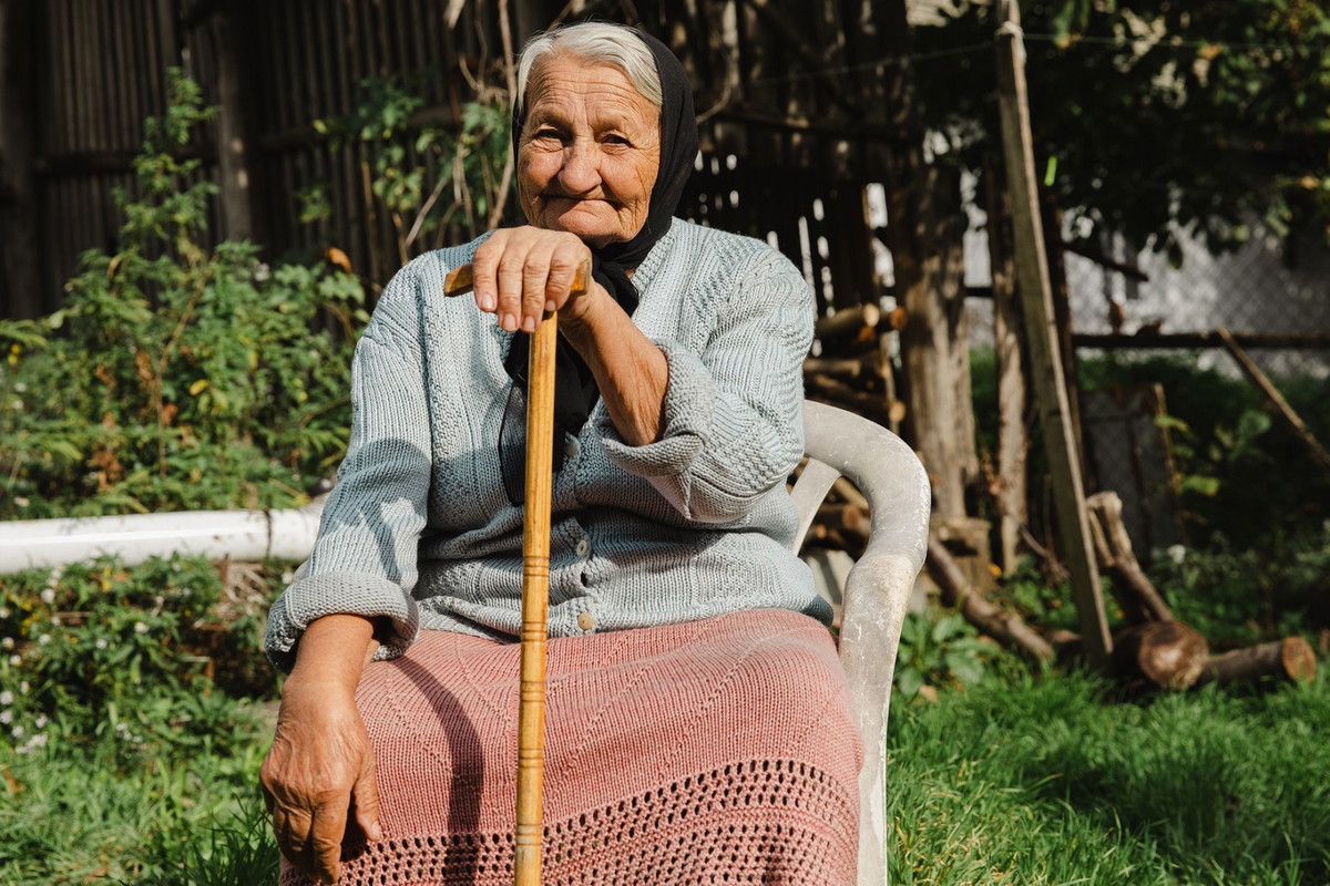 Sposób szeptuchy na odkrycie, kto spiskuje za twoimi plecami. Wystarczy 5 minut i 1 składnik