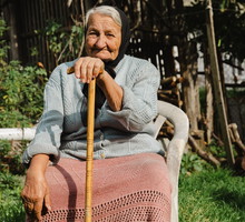 Sposób szeptuchy na odkrycie, kto spiskuje za twoimi plecami. Wystarczy 5 minut i 1 składnik