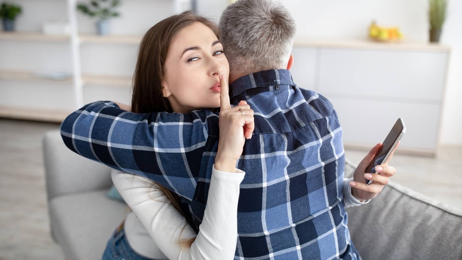 Wskazano 2 obłudne znaki zodiaku. Udają przed tobą kogoś, kim nie są GettyImages  Prostock-Studio