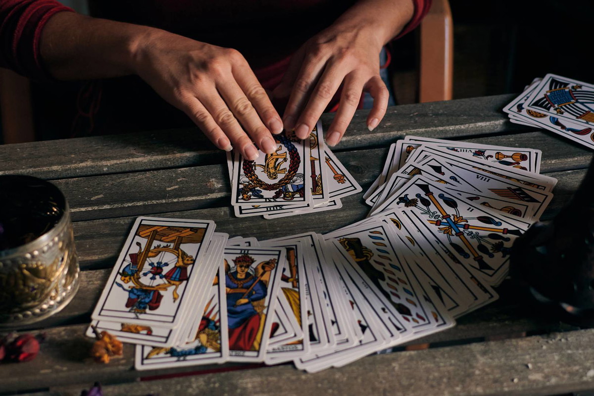 Wielki tarot na październik 2023 GettyImages Cristian Blázquez Martínez