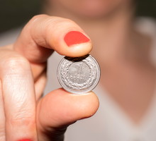 Nigdy tego nie rób, gdy znajdziesz pieniądze na ulicy. Inaczej pech murNigdy tego nie rób, gdy znajdziesz pieniądze na ulicy. Inaczej pech murowany GettyImages Stadtratteowany GettyImages Stadtratte