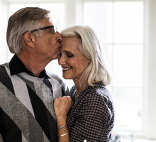 Wskazano imiona 7 mężczyzn, którzy kochają całym sercem. Ich partnerki to szczęściary GettyImages MoMo Productions