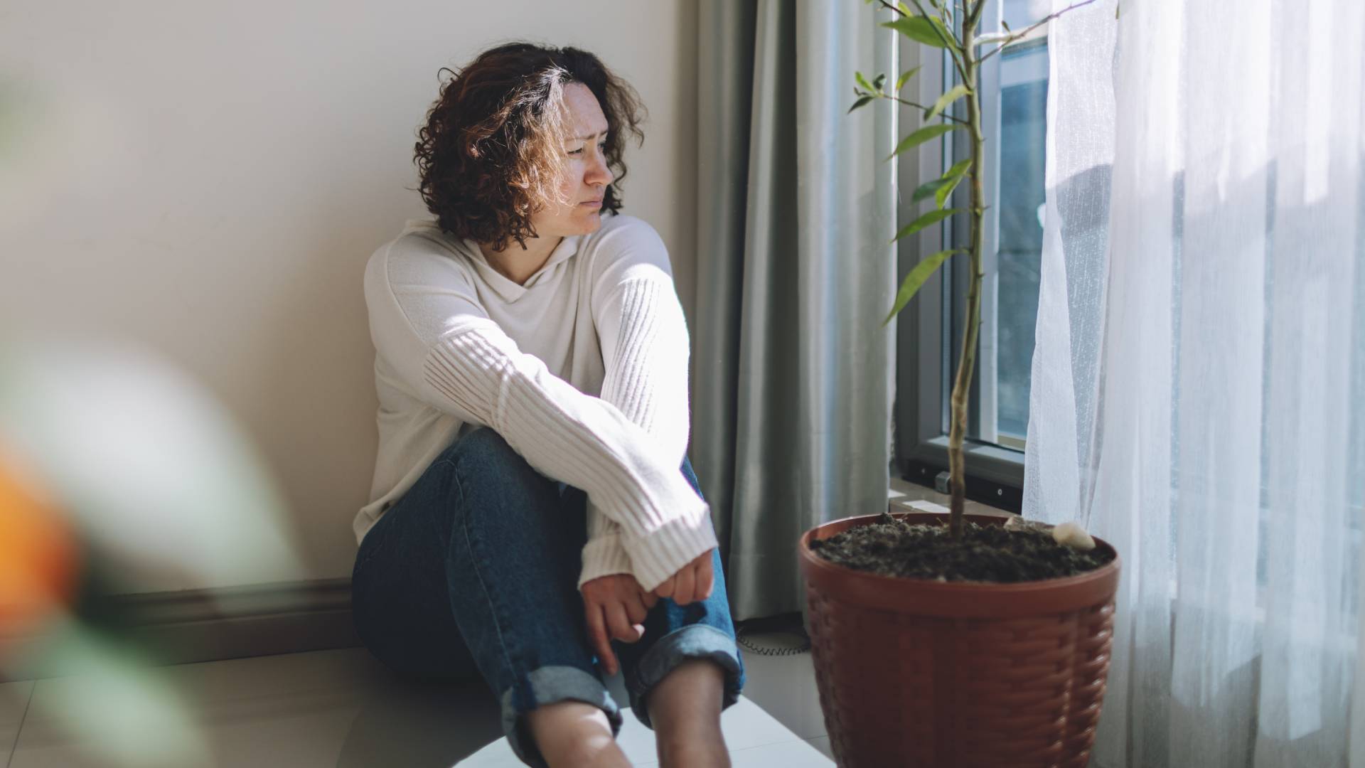 Wskazano imiona 5 kobiet, które w październiku wpadną w tarapaty. Ale 1 trik pozwoli im uniknąć kłopotów GettyImages JulPo