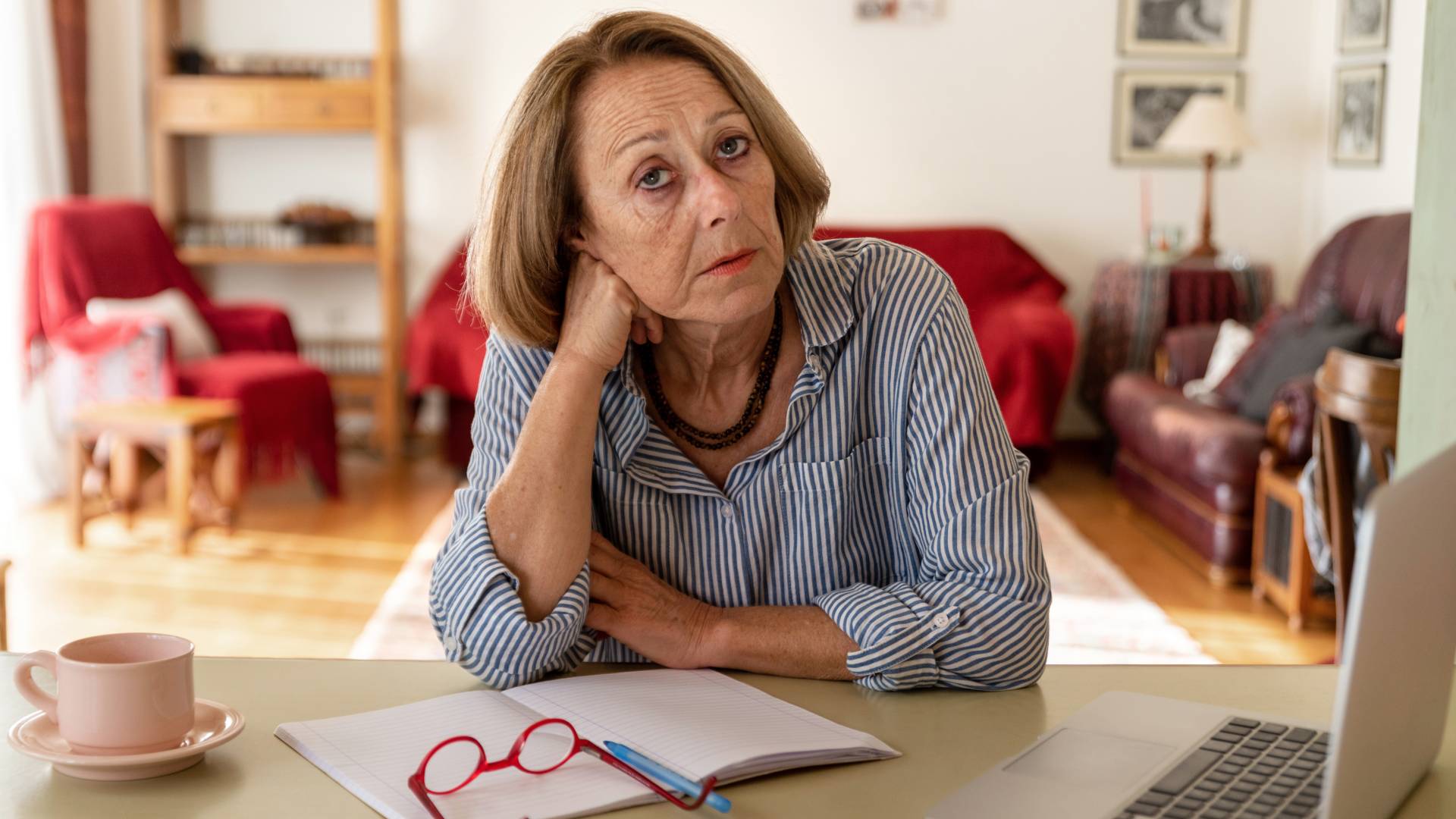 Wskazano imiona 7 kobiet, które mają żal do świata. Myślą, że nic im się nie układa GettyImages chatsimo