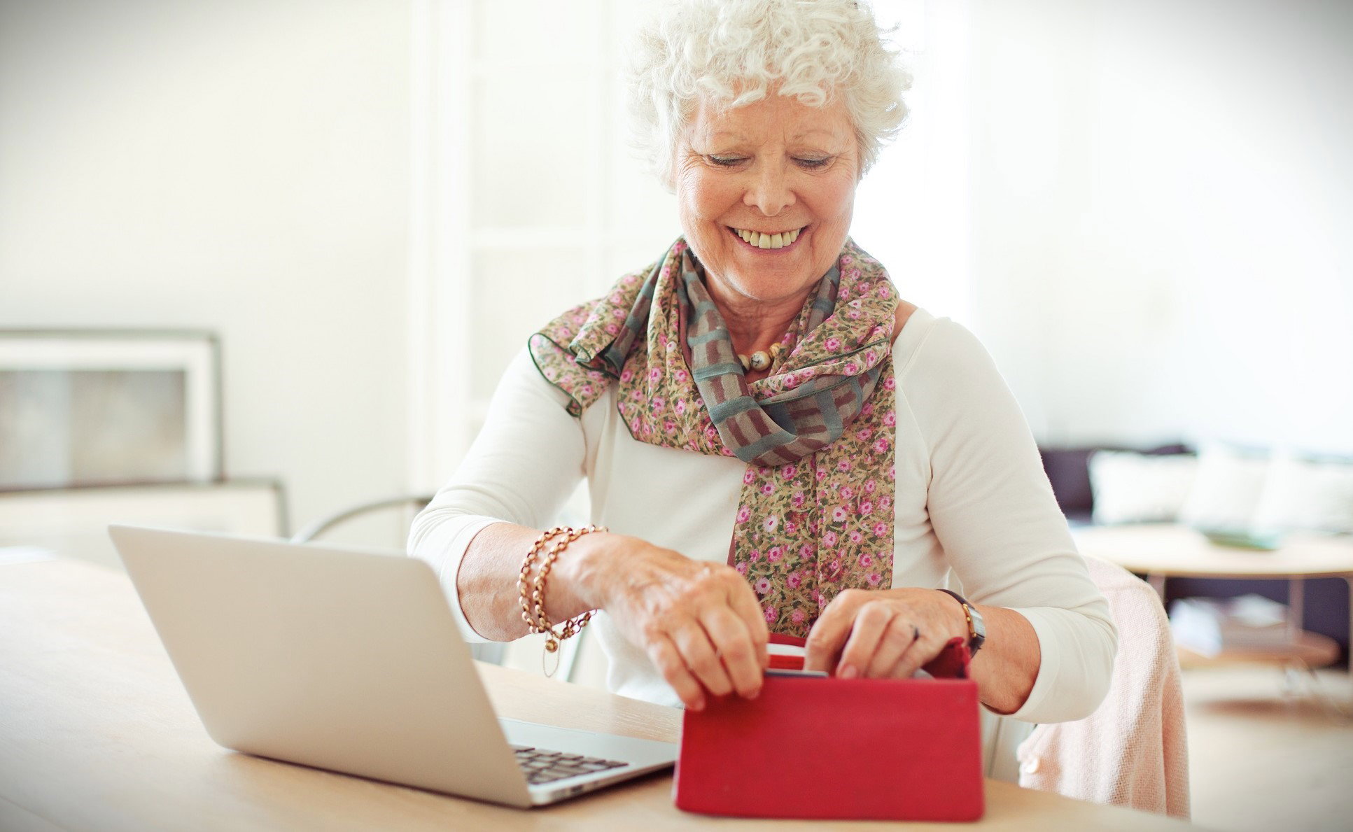 Ten liść w portfelu przyciąga pieniądze. Aktywujesz go pod 1 warunkiem