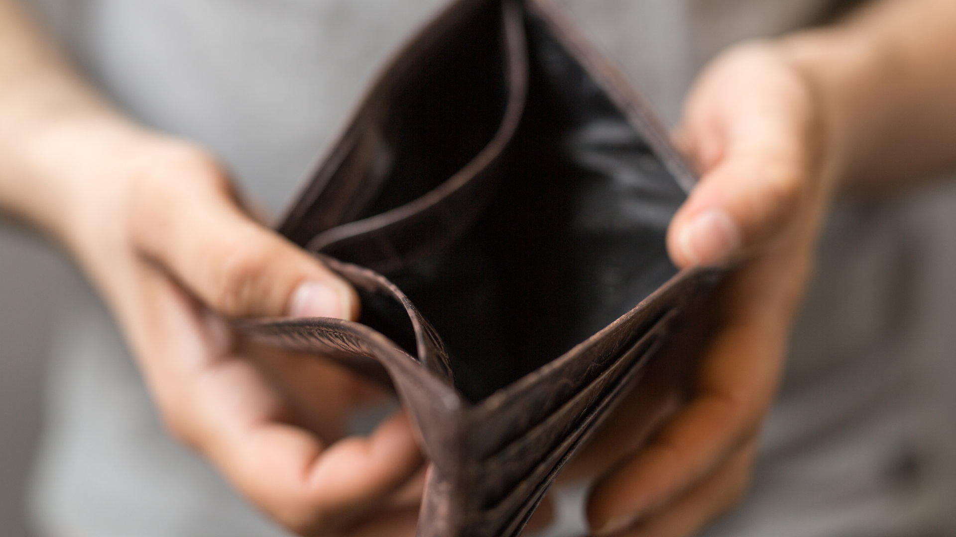 Ten drobiazg w portfelu blokuje pieniądze. Jeśli go masz, nie licz na przypływ gotówki