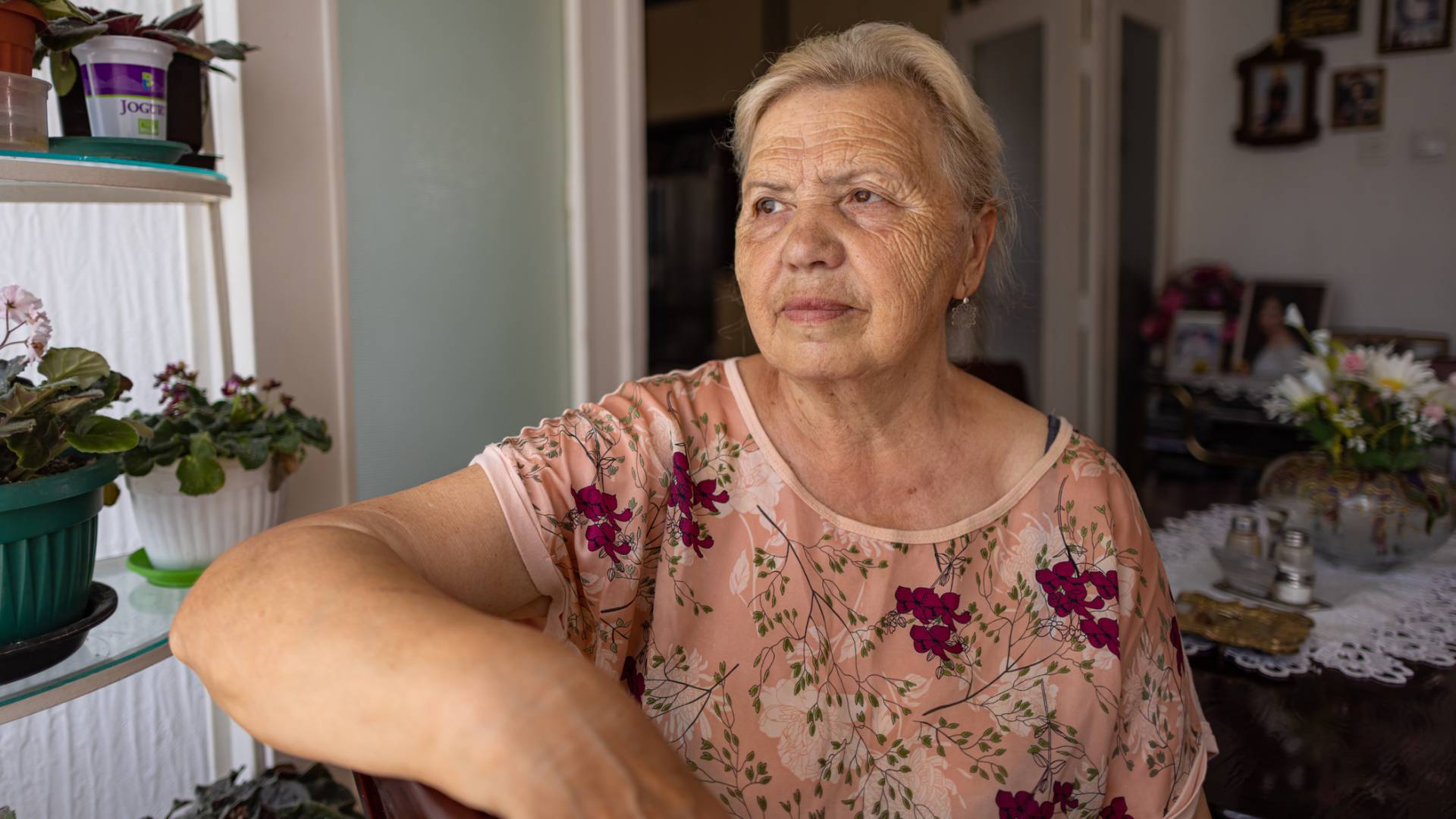 Czerwony koralik chroni przed pechem, dlatego miej go zawsze przy sobie. Blokuje też wampiry energetyczne  GettyImages Dusan Stankovic