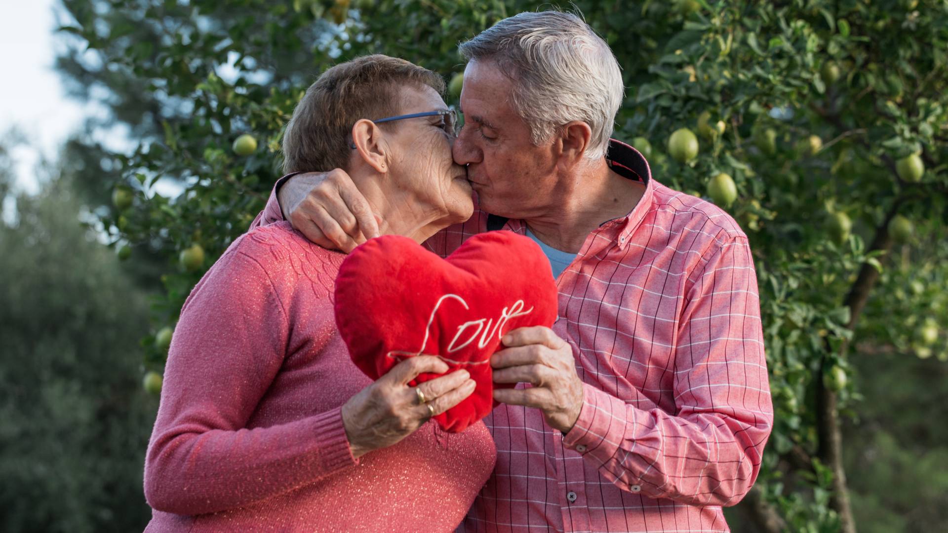 Wskazano imiona 5 mężczyzn, którzy robią głupstwa z miłości. Dla tej jedynej są gotowi na wiele GettyImages Juan Ramón Ramos Rivero