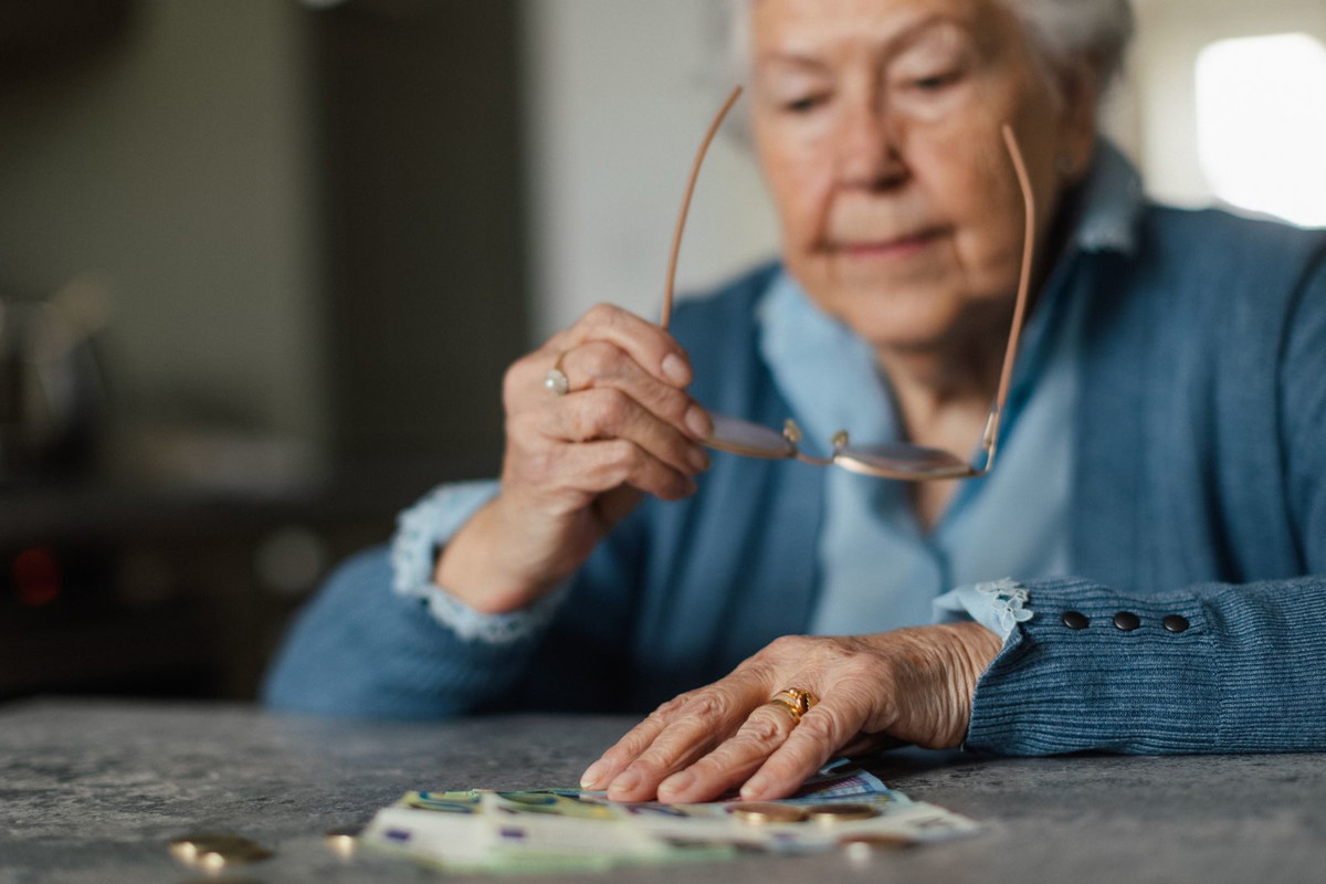Rytuał z żółtą nitką. Zastosuj go, aby szybko odzyskać swoje pieniądze