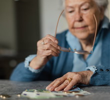 Rytuał z żółtą nitką. Zastosuj go, aby szybko odzyskać swoje pieniądze