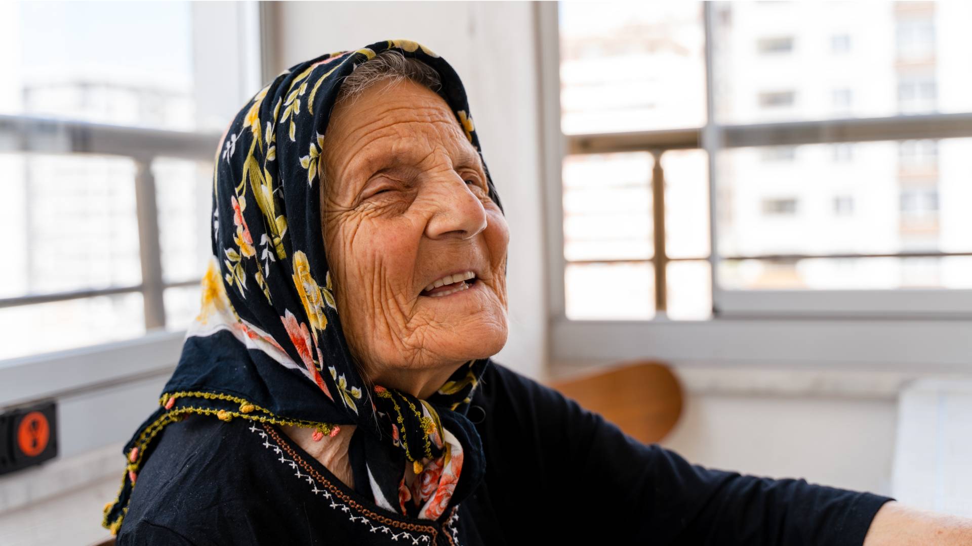Stara Góralka radzi amulet z owczej wełny w portfelu pomnoży twoje pieniądze. Ale jest mały haczyk GettyImages Phynart Studio