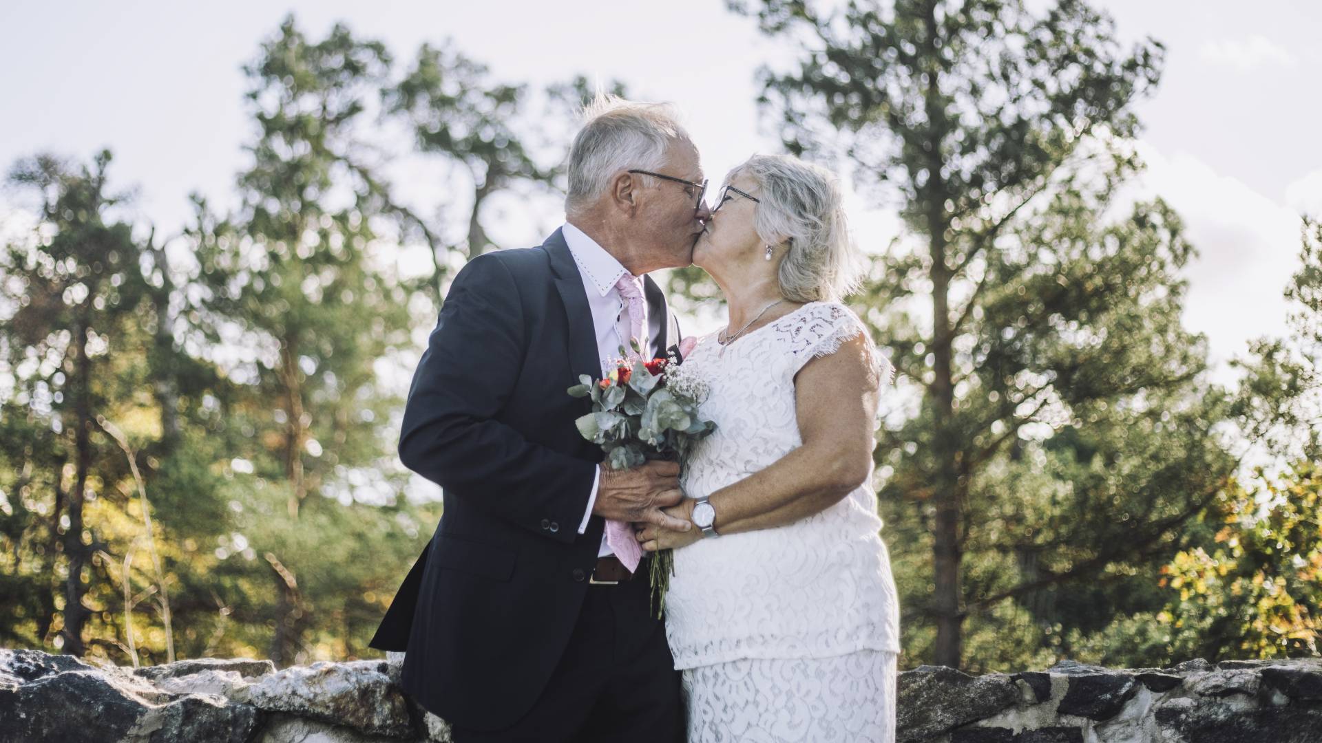 Wskazano imiona 7 mężczyzn, którzy żenią się 2 razy w życiu. Ale tylko raz z miłości