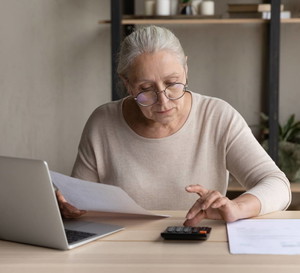 Oto 3 znaki zodiaku, które niechętnie podejmują ryzyko finansowe. Zawsze są zapobiegliwe GettyImages fizkes