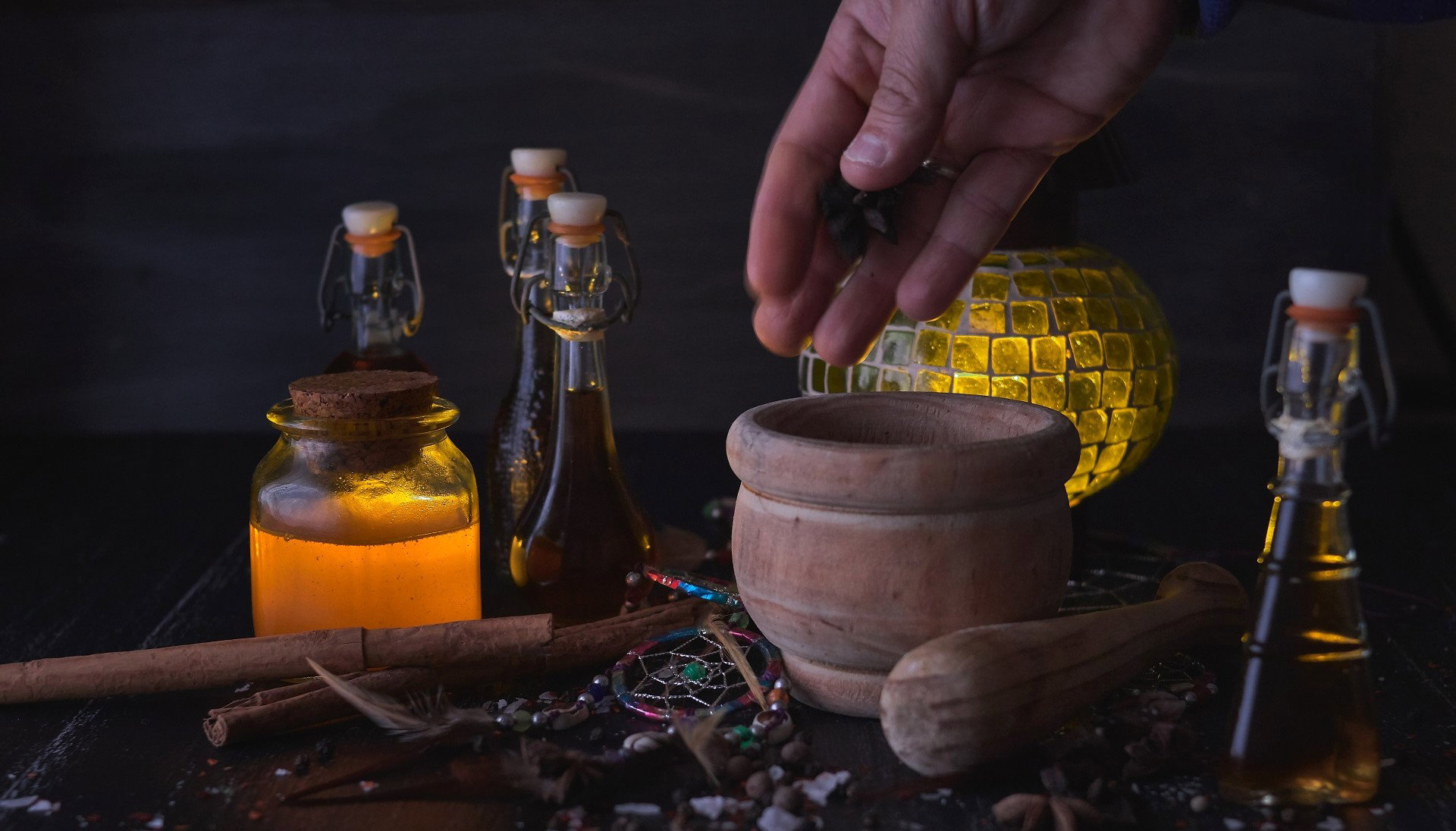 Nasyp po 1 szczypcie w każdy kąt, a ochronisz się przed złym okiem. Odgania też duchy i koszmary