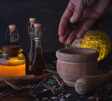 Nasyp po 1 szczypcie w każdy kąt, a ochronisz się przed złym okiem. Odgania też duchy i koszmary