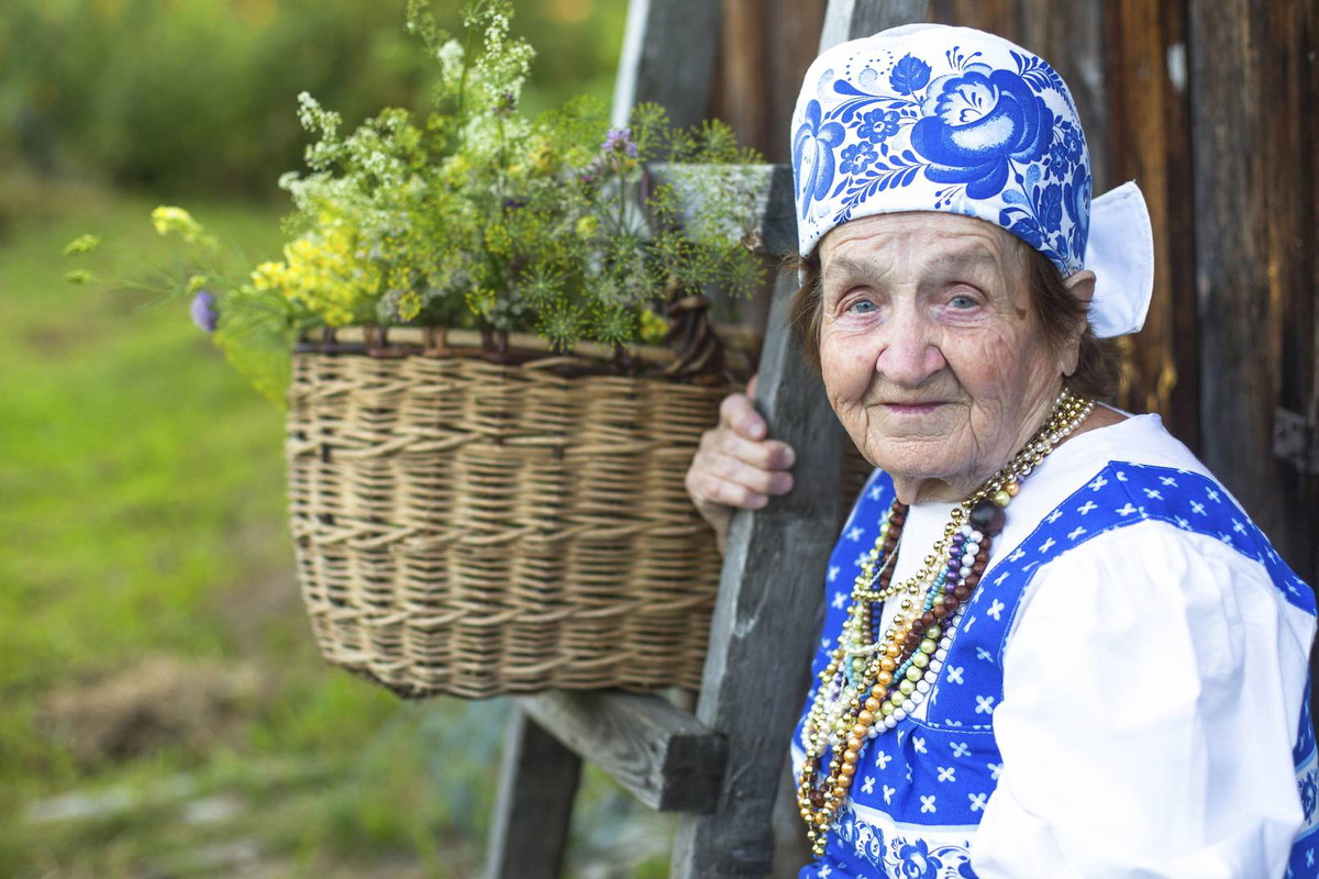 Drewniany koralik na wzmocnienie miłości do siebie ma wielką moc. Ale jest 1 haczyk GettyImages DimaBerkut