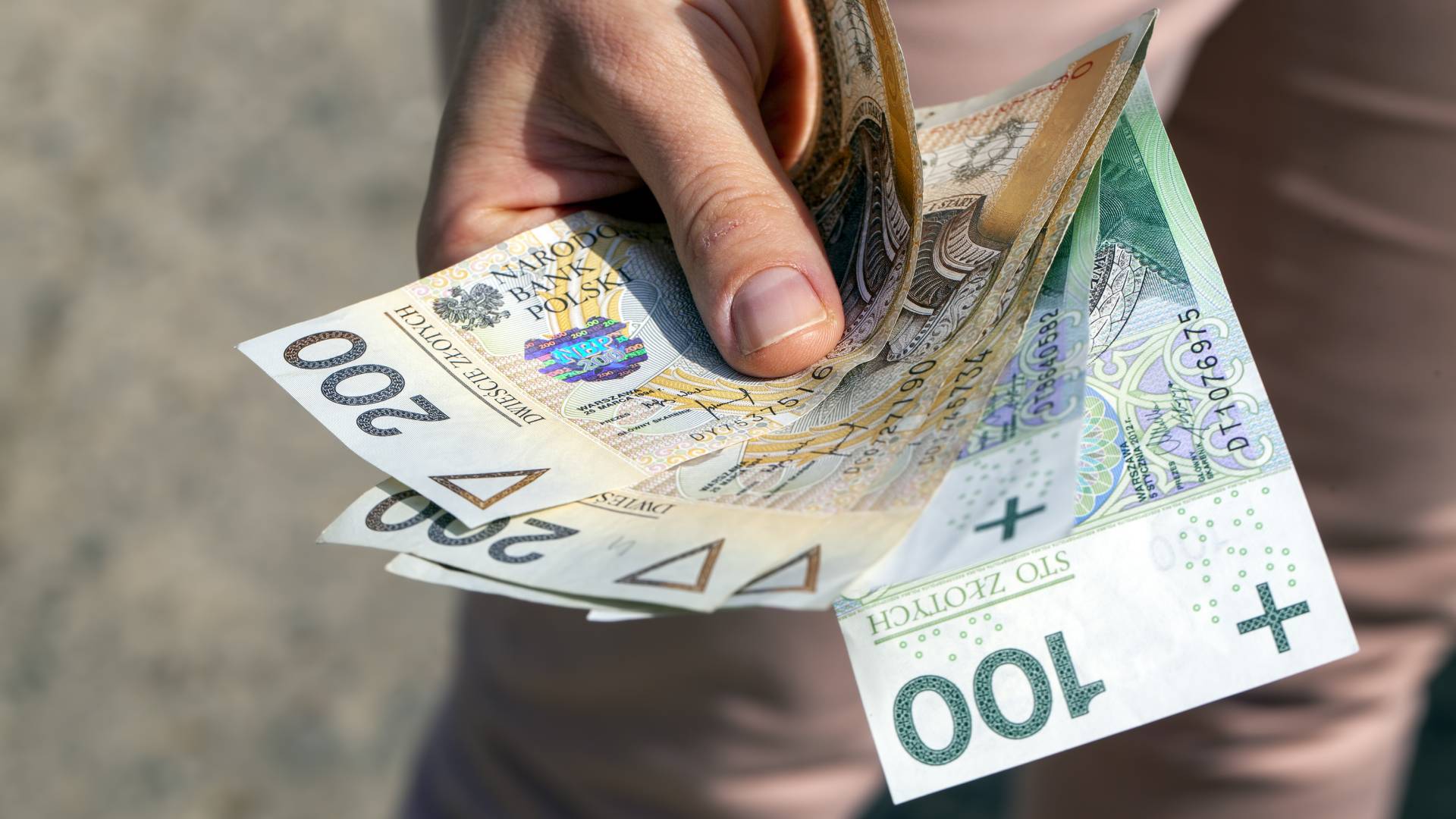 Zrób to 8 września o świcie, a przyciągniesz pieniądze. Wystarczy 1 drobiazg w kolorze żółtym