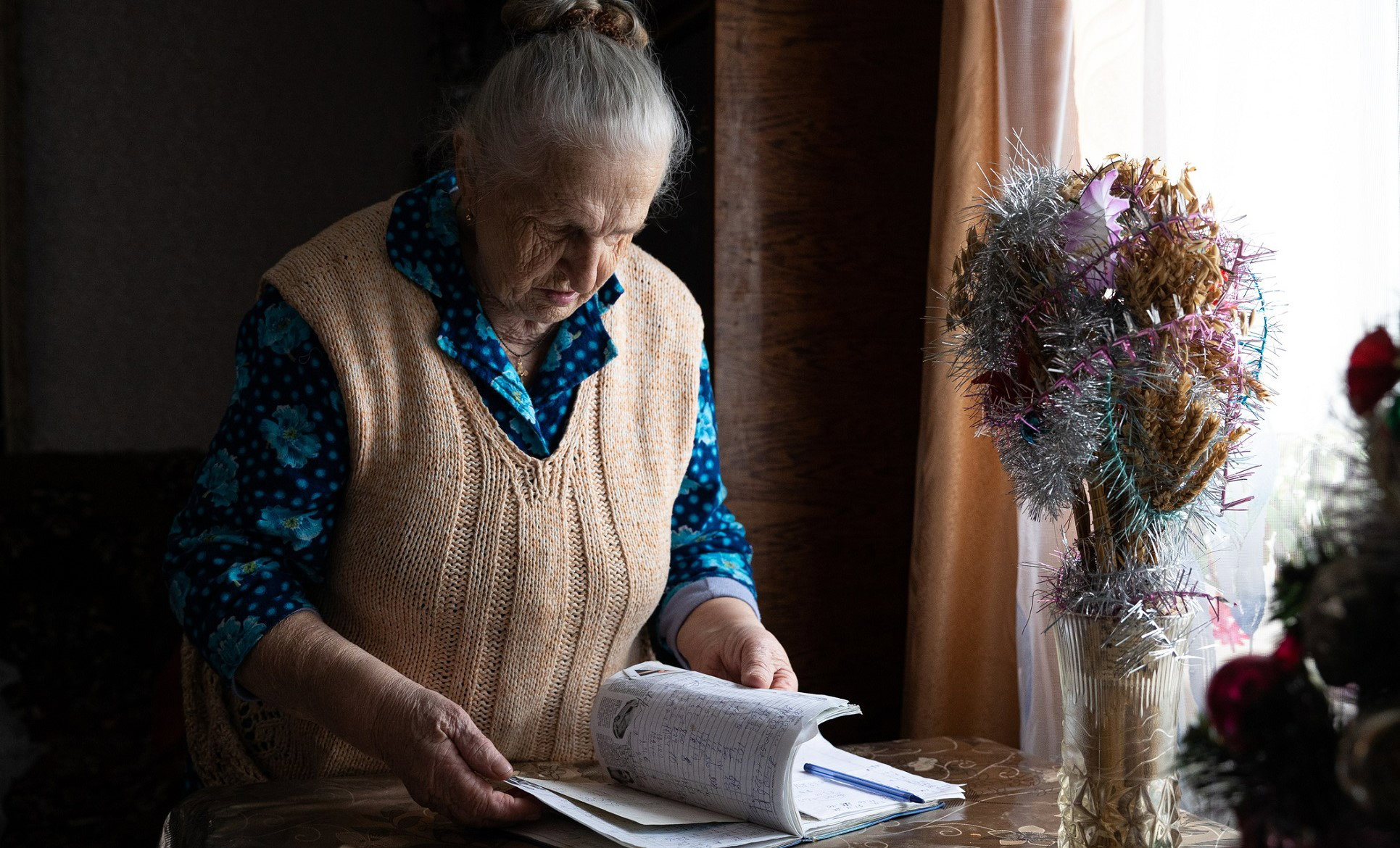 Babciny trik ze starego zeszytu odkryje karty. Dowiedz się, kto skrycie o tobie myśli
